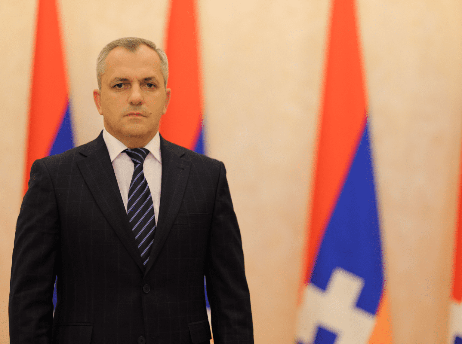 Արցախի նախագահը պահանջում է Ալեն Սիմոնյանից հրապարակային ներողություն խնդրել տեղահանված արցախցիներից